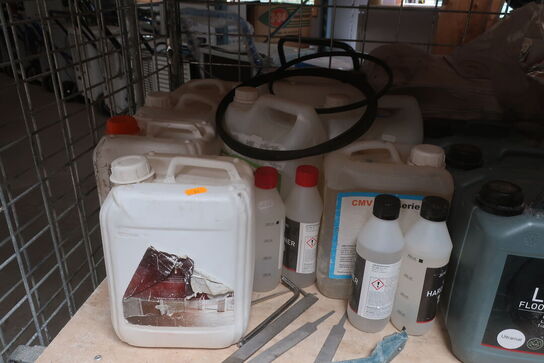 Ass. kemi til gulvbehandling - Se billeder!