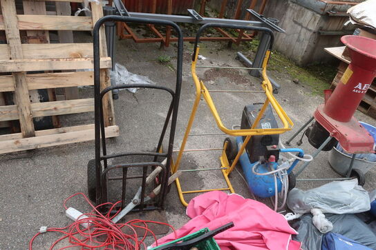 Kompresser, kværn, sækkevogn, haveredskaber m.m.