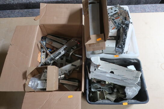 Div. dørtilbehør, beslag m.v.