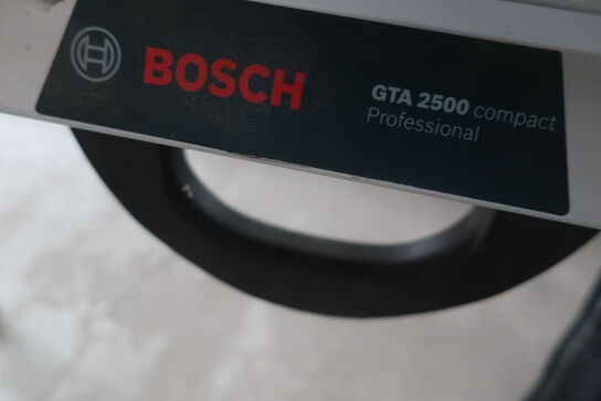 Kap/geringsav BOSCH Prof. GCM 12 GDL på arbejdsbord