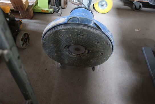 Gulvplejemaskine NUMATIC inkl. rondeller