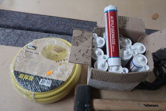 Div. haveredskaber, fugemasse & arbejdslampe