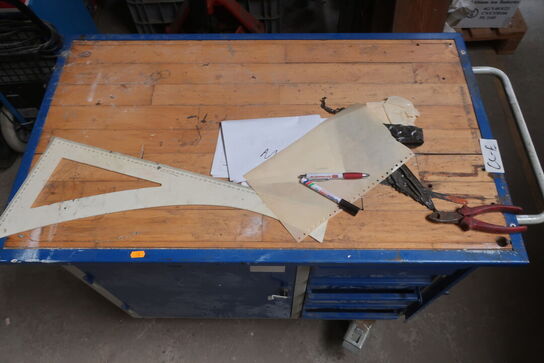 Arbejdsbord BLIKA inkl. indhold