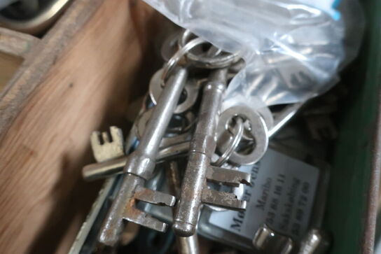 Div. dørtilbehør, værktøj m.v.