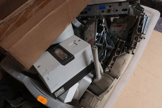 Div. dørtilbehør, beslag m.v.