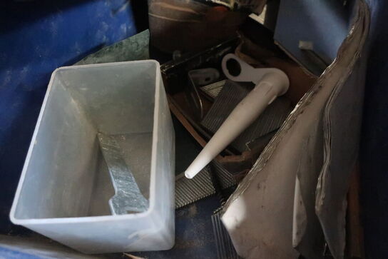 Div. skruetvinger, søm m.v. (se billeder)