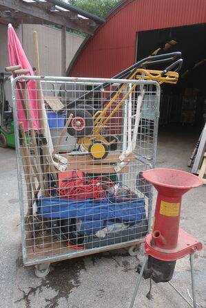 Kompresser, kværn, sækkevogn, haveredskaber m.m.