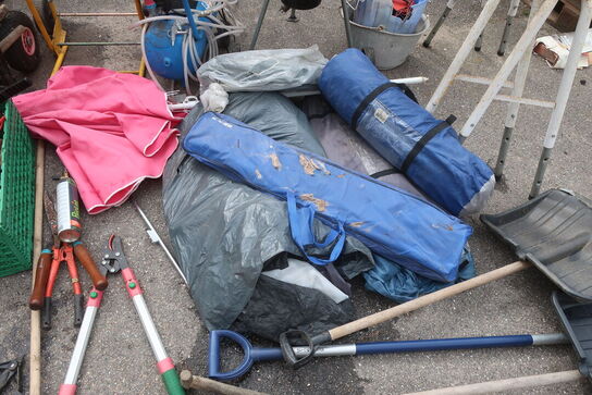 Kompresser, kværn, sækkevogn, haveredskaber m.m.