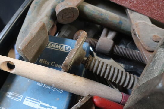 Div. skruetvinger, søm m.v. (se billeder)