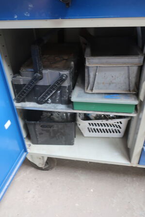 Arbejdsbord BLIKA inkl. indhold