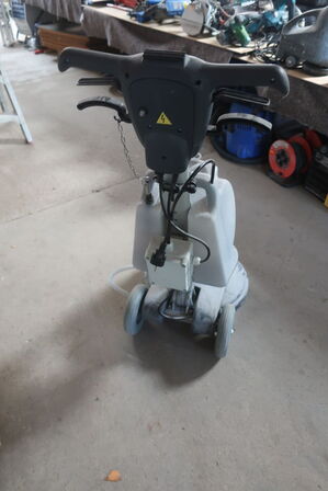 Gulvvasker/skuremaskine TMB