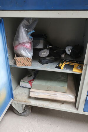 Arbejdsbord BLIKA inkl. indhold