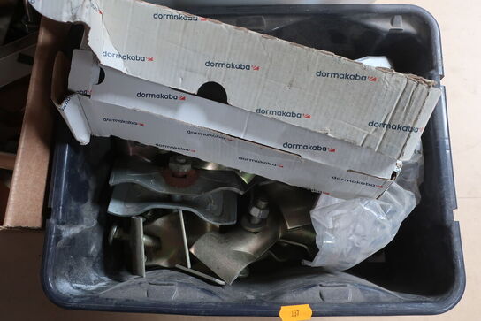 Div. dørtilbehør, beslag m.v.