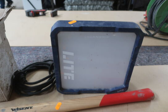 Div. haveredskaber, fugemasse & arbejdslampe