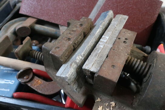 Div. skruetvinger, søm m.v. (se billeder)