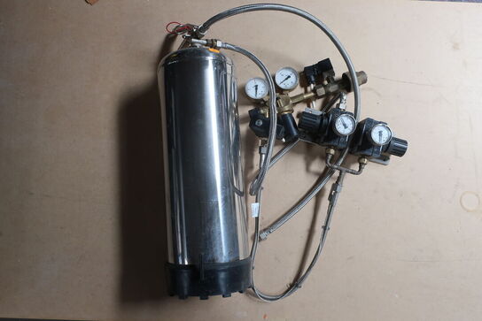 Trykflaske m. manometre/regulatorer