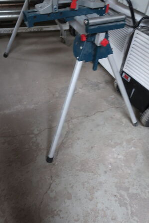 Kap/geringsav BOSCH Prof. GCM 12 GDL på arbejdsbord