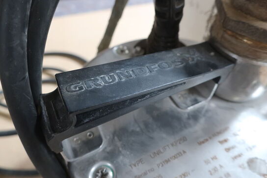 Dykpumpe GRUNDFOS UNILIFT KP250 & giftsprøjte