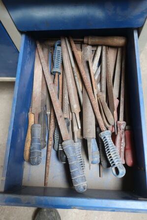 Arbejdsbord BLIKA inkl. indhold