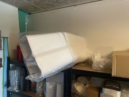 2 stk. Reoler inkl. Indhold