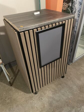 Disk/Bar på hjul inkl. 3 dørs køleskab