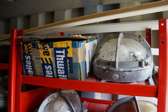 Sortimentsreol med indhold