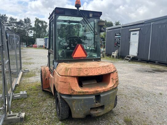Dieseltruck TOYOTA 42-7FD53