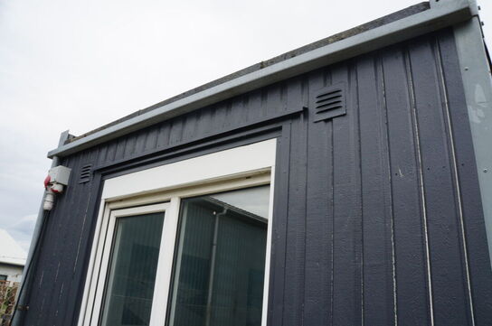 Skurvogn med kontorinventar