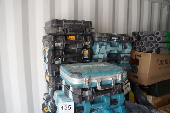 Stort parti omme værktøjskasser