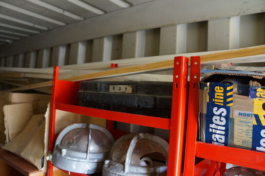 Sortimentsreol med indhold