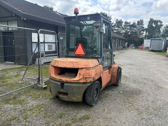 Dieseltruck TOYOTA 42-7FD53