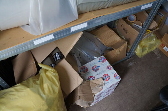 Stort parti tape, poser, m.v.