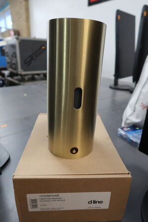 Berøringsfri sæbedispenser KNUD HOLSCHER D Line Messing