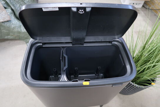 Affaldspand samt plastplante