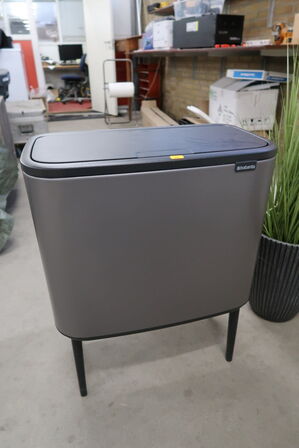 Affaldspand samt plastplante