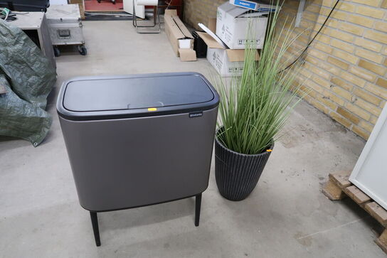 Affaldspand samt plastplante