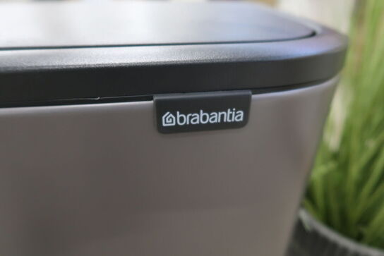 Affaldspand samt plastplante