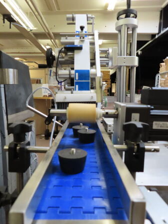 Flad label maskine
