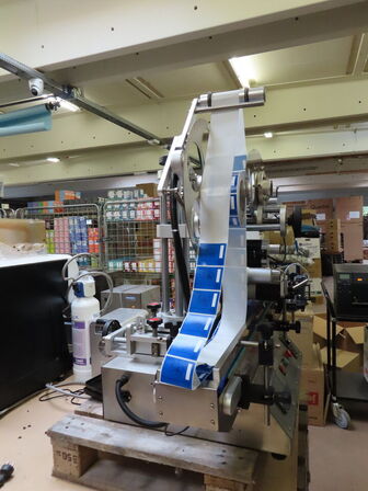 Flad label maskine