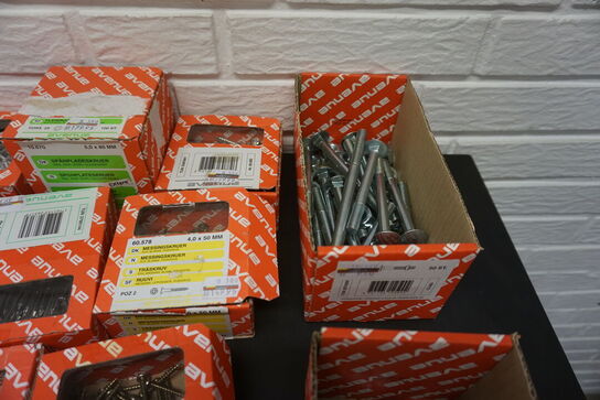 Diverse bolte skruer m.v.