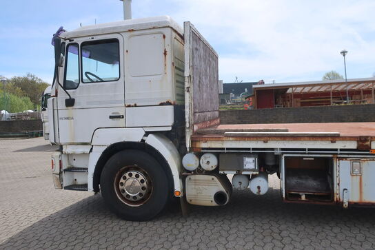 Lastbil m. kran MAN FE-360A