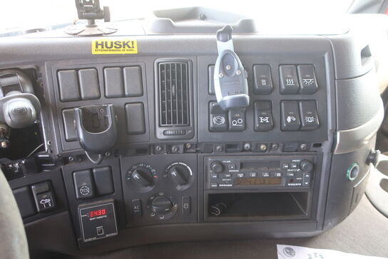 Lastbil m. kran VOLVO FM12