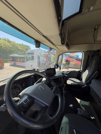 Lastbil VOLVO FH 240