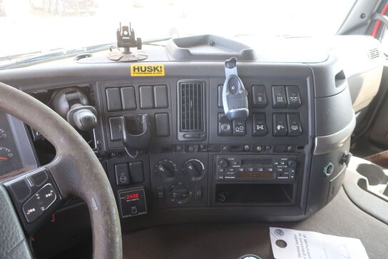 Lastbil m. kran VOLVO FM12