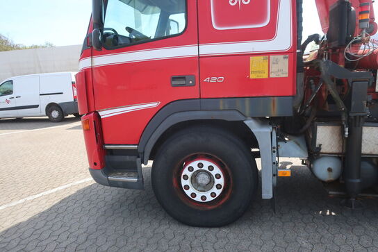 Lastbil m. kran VOLVO FM12