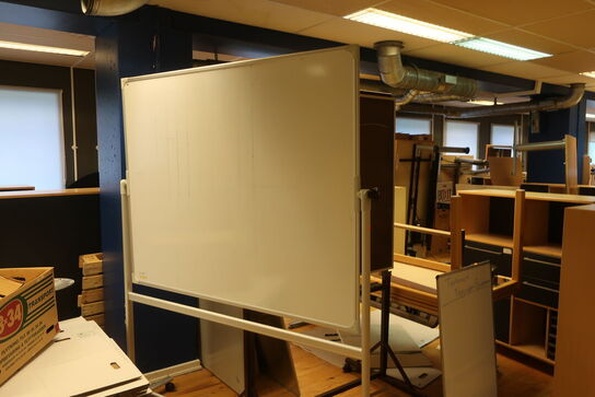 2 stk. whiteboard/tavler på stativ