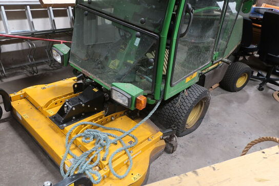 Redskabsbærer JOHN DEERE F1145 med klippebord, fejekost samt trailer