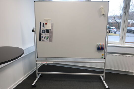 Stumtjener, bord samt whiteboard