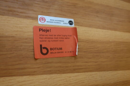 8 stk. borde bl.a. MAGNUS OLESEN