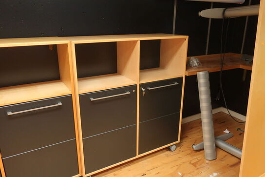 2 stk. reoler/skabe BONDO